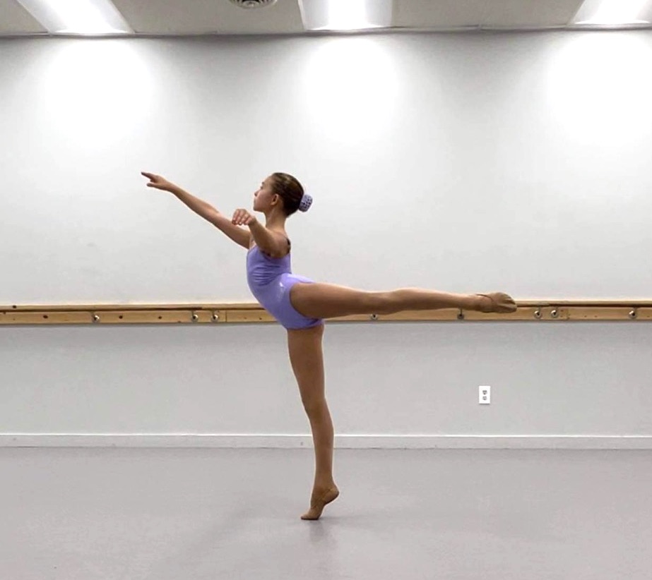 NEAL Cora - Provide an arabesque photo.jpeg