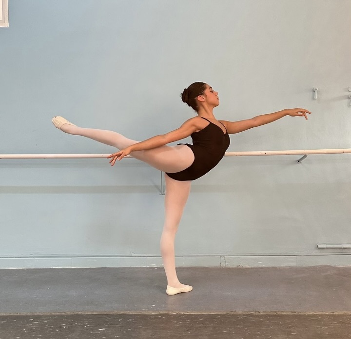 CASTILLO Camila Sofia - Provide an arabesque photo.jpg