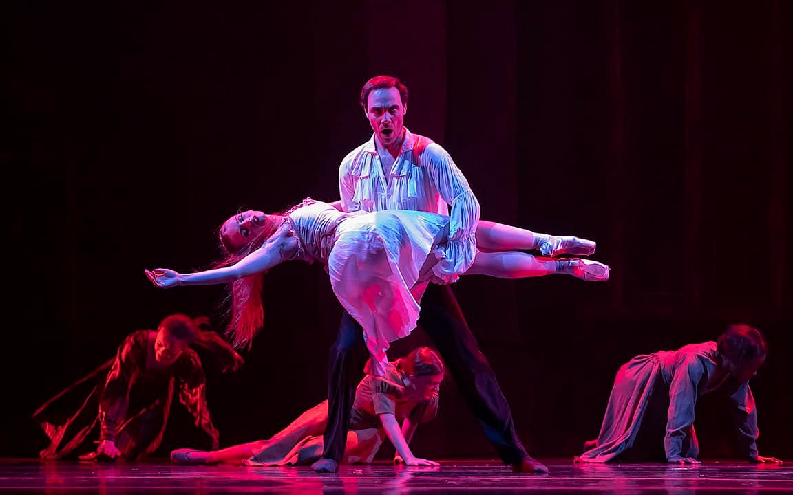 Dracula Levitate.jpeg