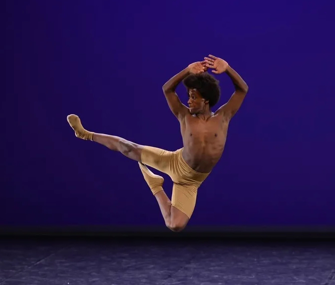 DESLOOVER Elias - Provide an arabesque photo - copie.jpg