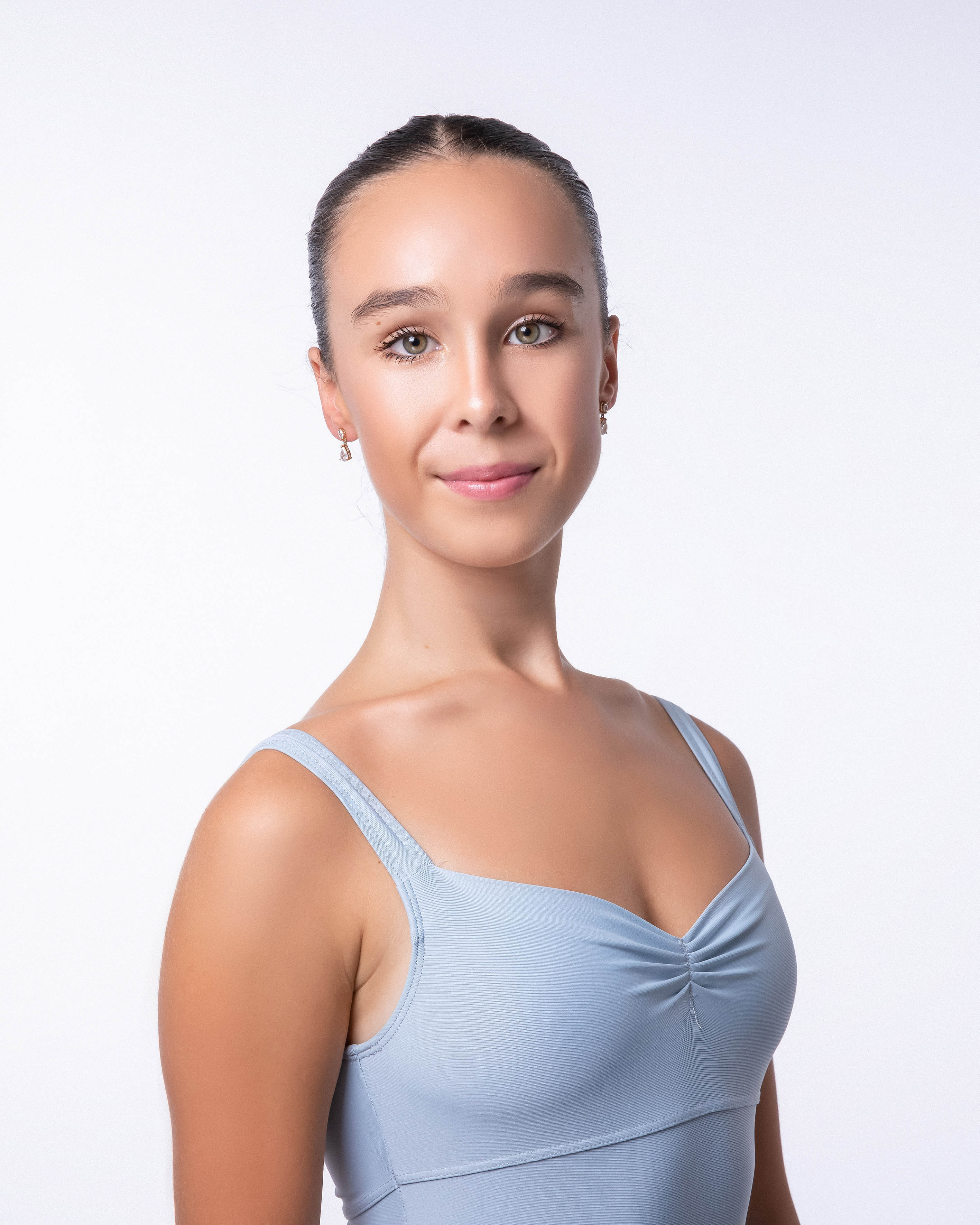 Lili BARR headshot 1mb.jpg