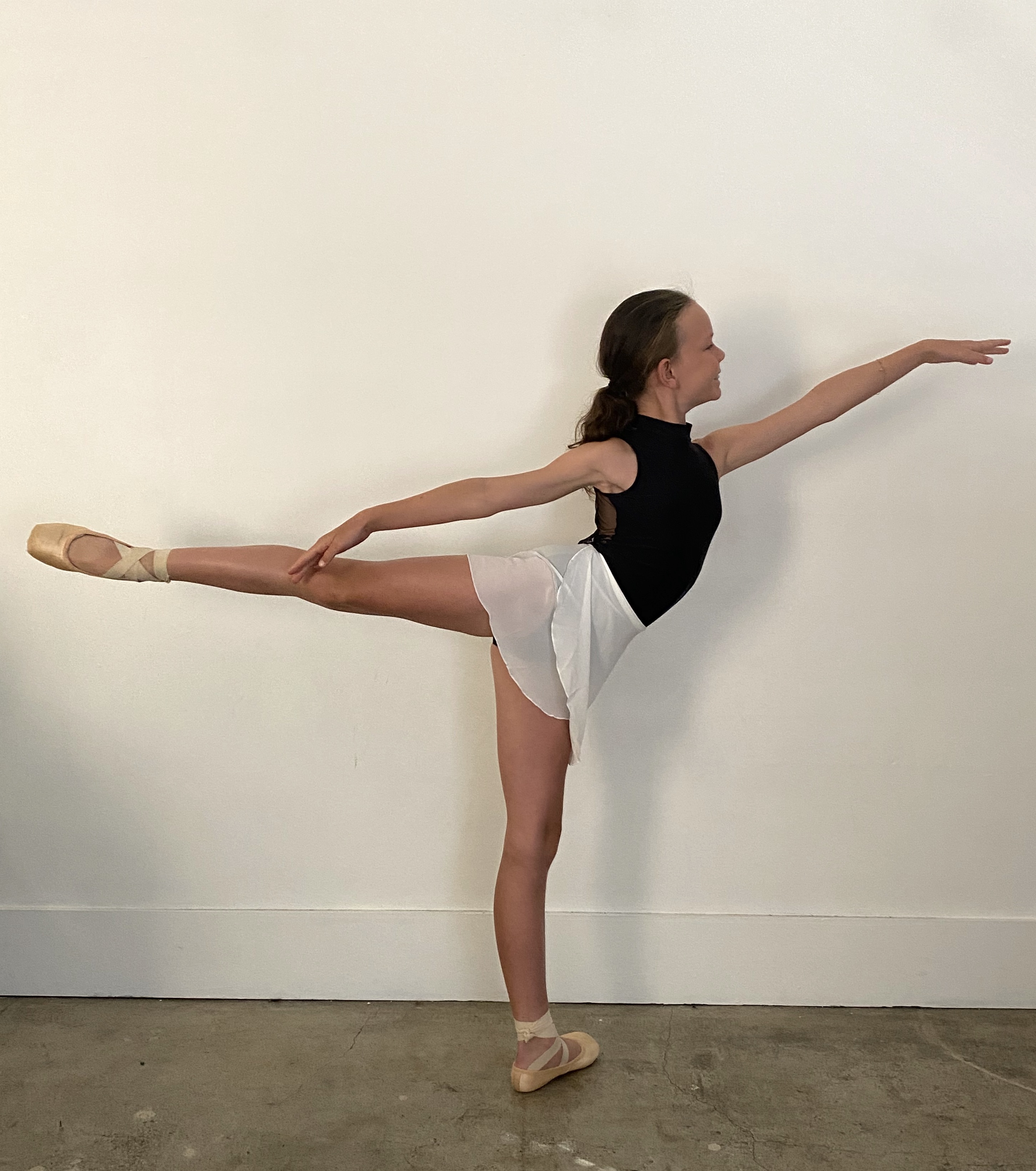 MAYOLLE Apolline - Provide an arabesque photo.jpg