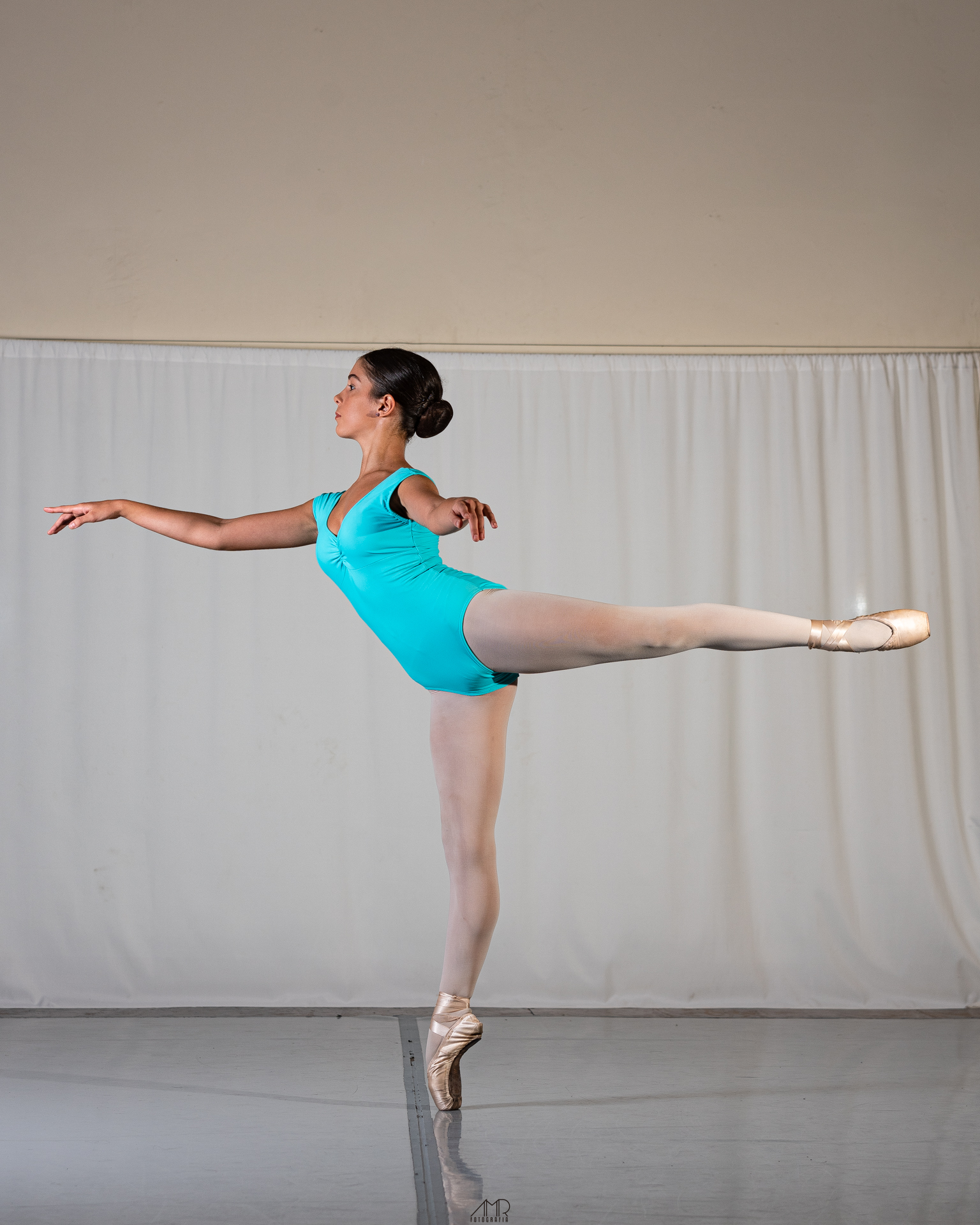 Cinalli G - Pose2.jpg