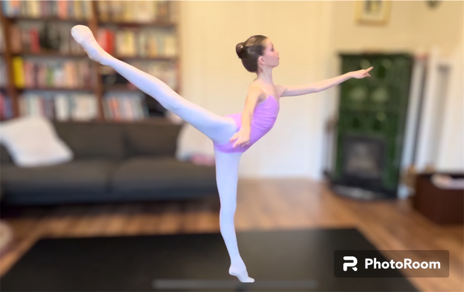 Arabesque_at_home.jpg