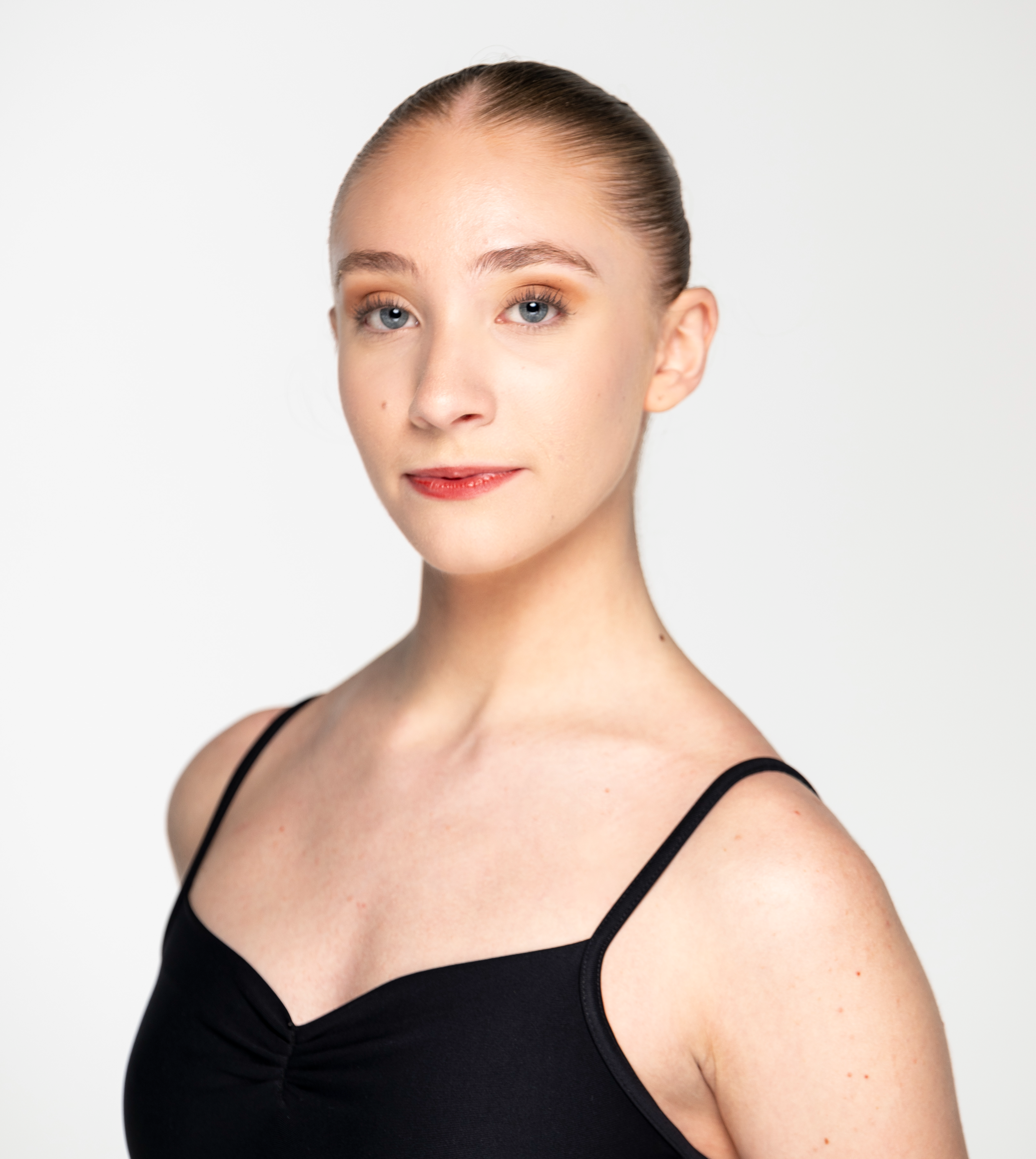 Evangeline Headshots 3-10-251335.JPG