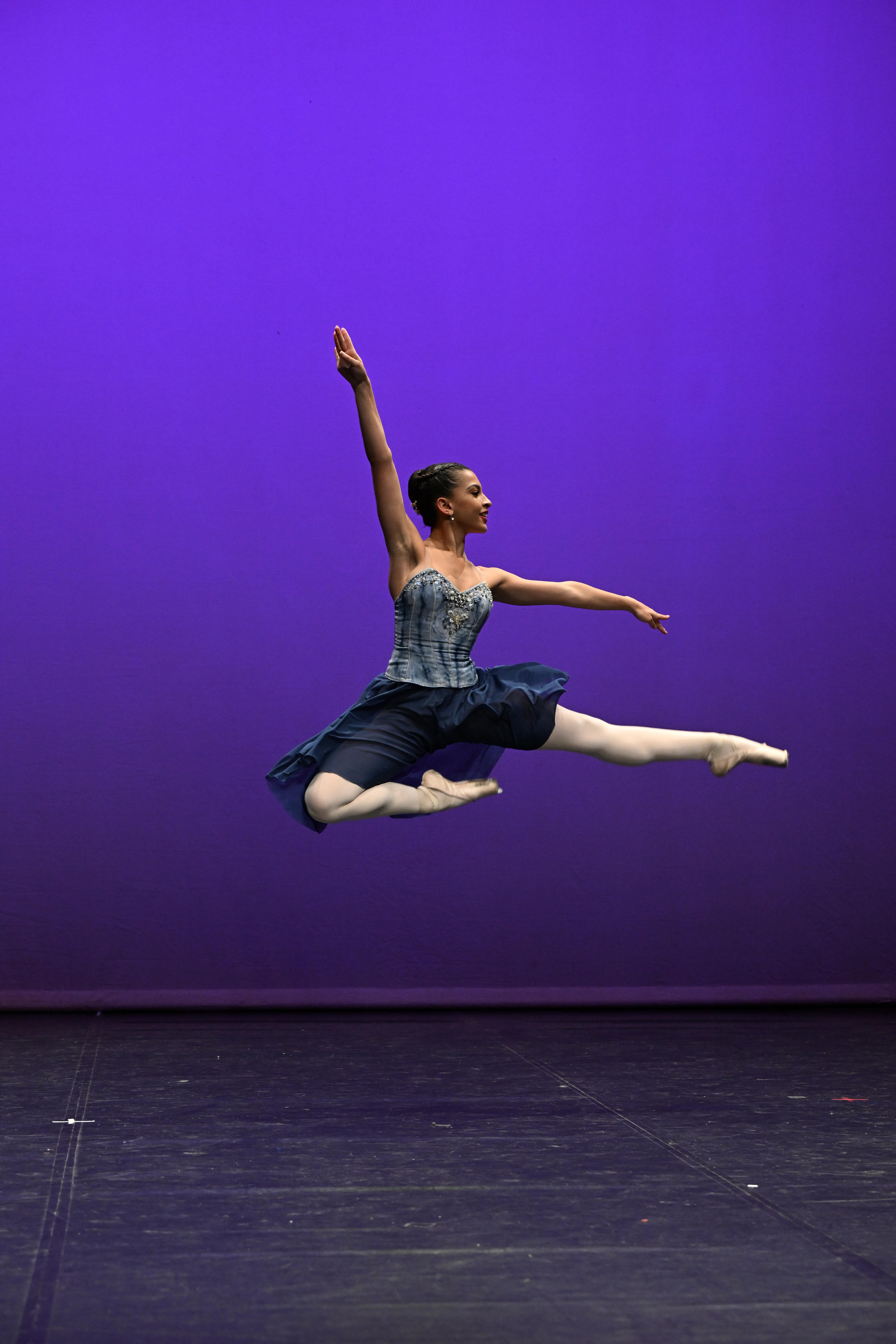 6 Lola en scene saut de chat balanchine.JPG