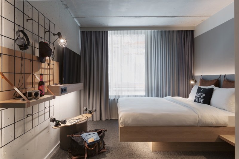 Chef_Sache_Branchennews_Blogbeitrag_Hotel_Moxy_Lausanne_Zimmer