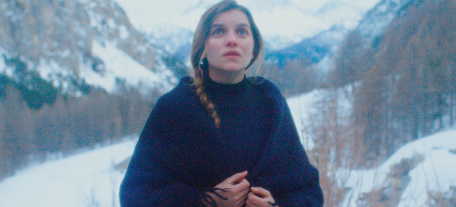 Kp26: Mergina Sniegynuose filmo online nuotraukos