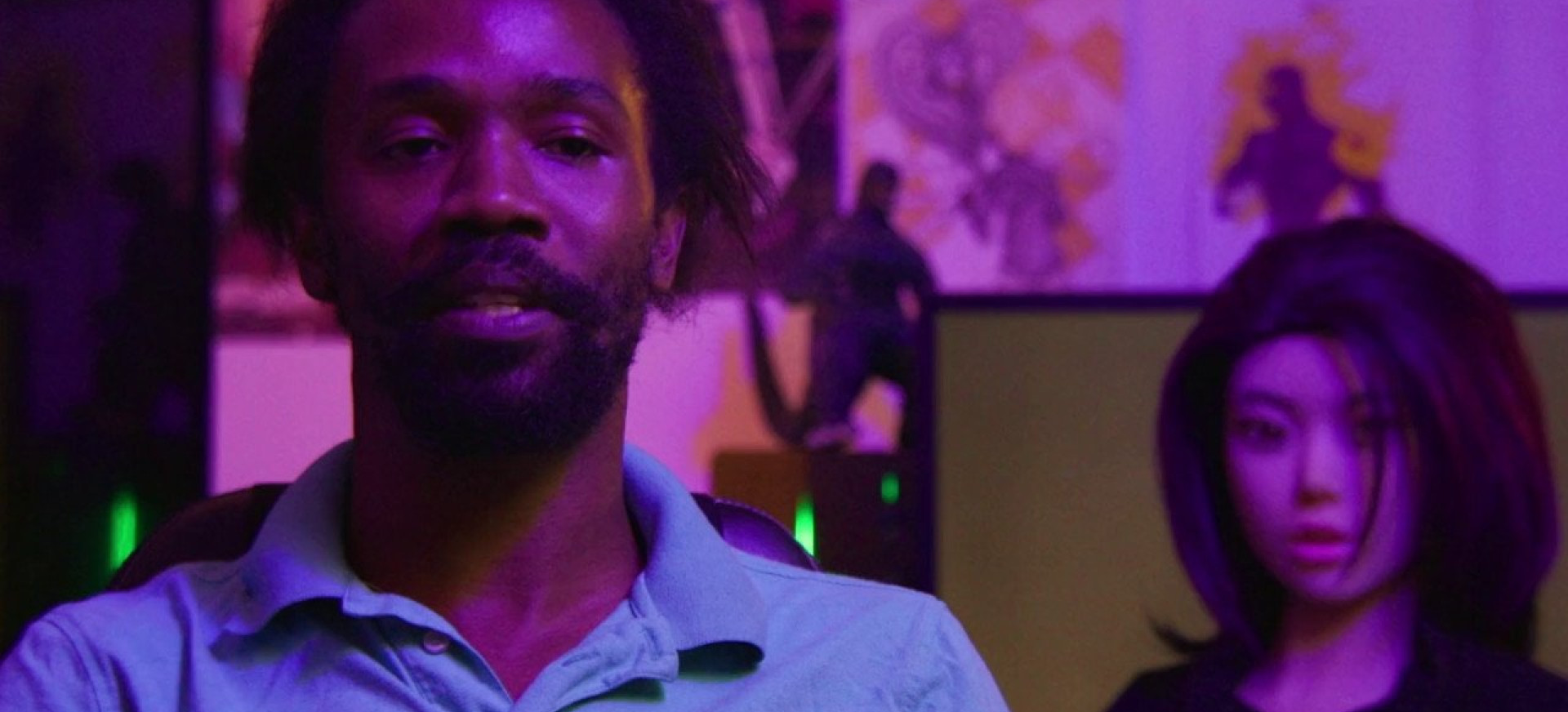 Šypsosi Ir Duoda Bučkį