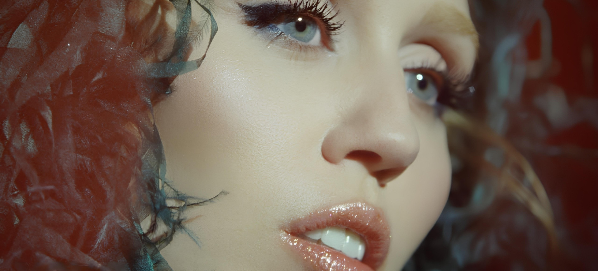 Miley Cyrus: Something Beautiful