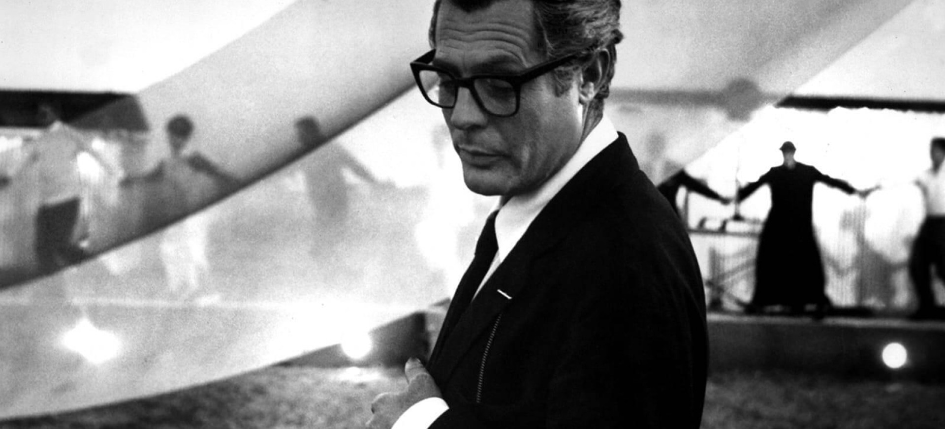 Aštuoni su puse filmo online nuotraukos