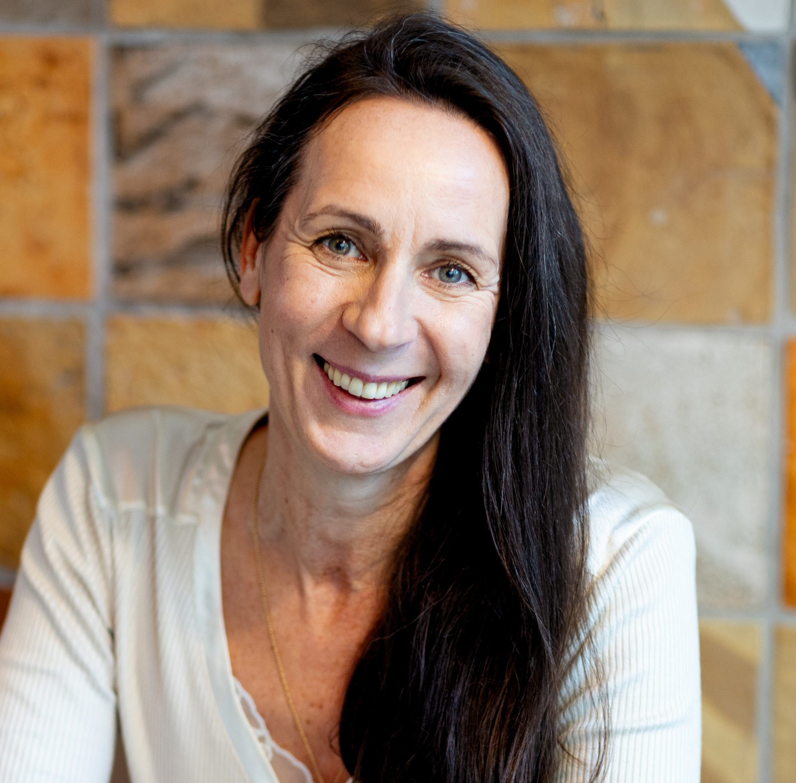 Dr. med. Ilona Schönwald - Zwischen Klang und Schweigen – Trauma, kulturelle Prägung und die Rückkehr in das Lebendige