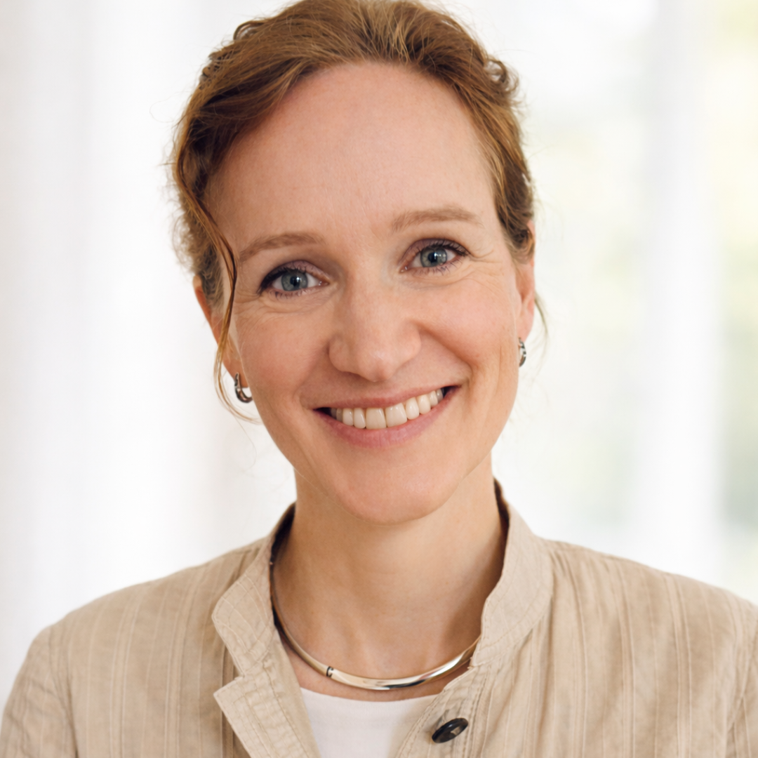 Coralie Tessun - Geländer statt Käfige - Warum unser Menschenbild darüber entscheidet, wie viel Freiheit Führung tragen kann