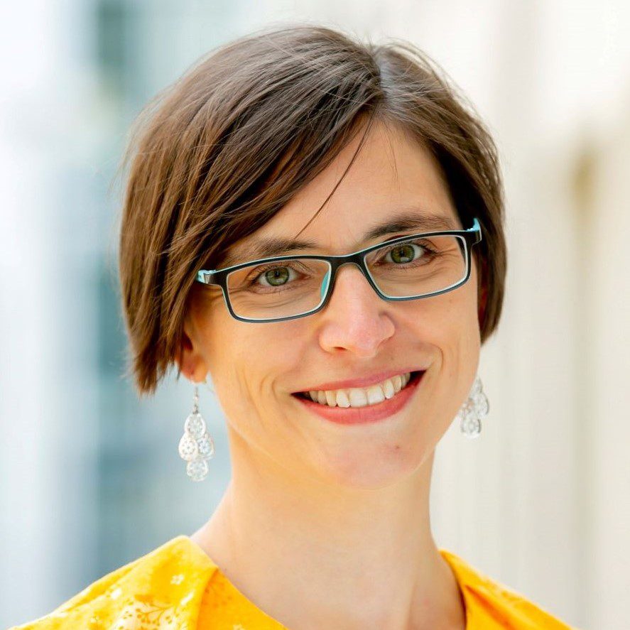 Prof. Dr. Sarah Gierhan - „Feiere deine Vielseitigkeit und nenn sie ruhig beim Namen“