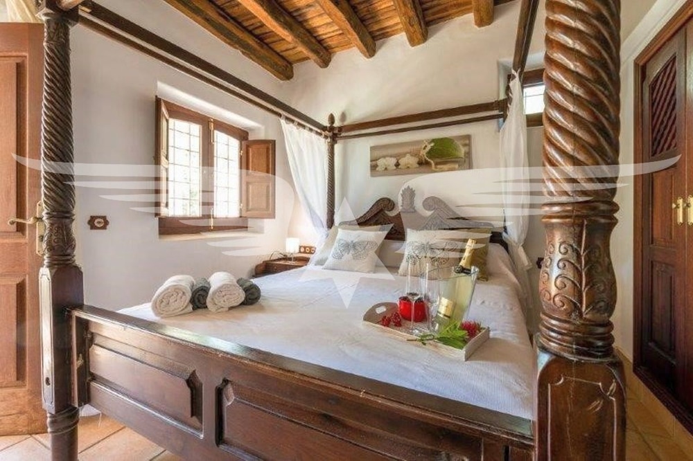 Bedroom mainhouse