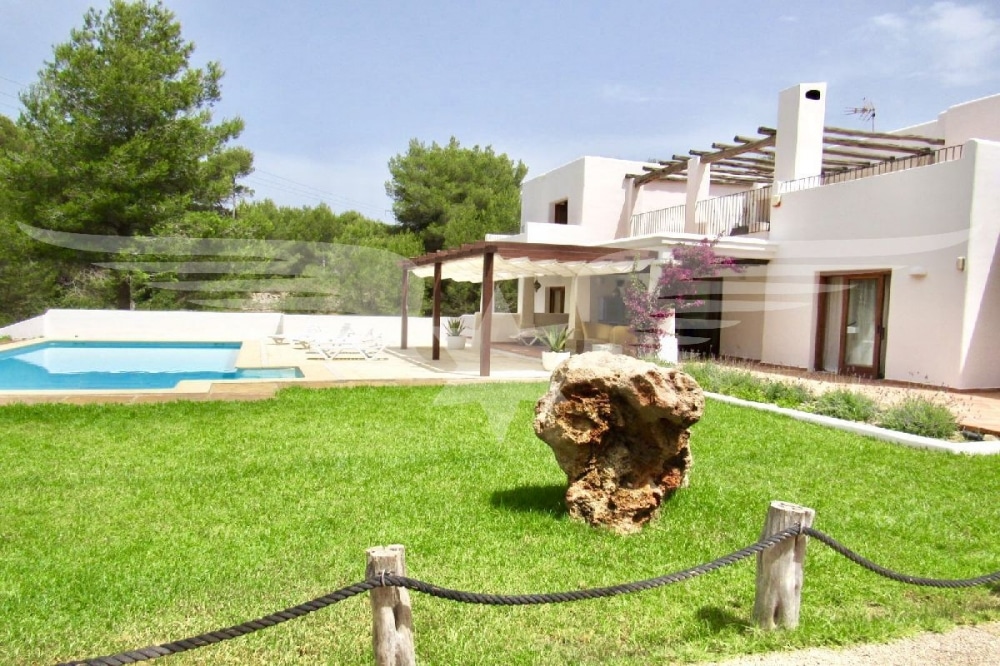 Garden with pool