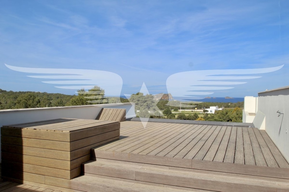 Roof terrace with jacuzzi
