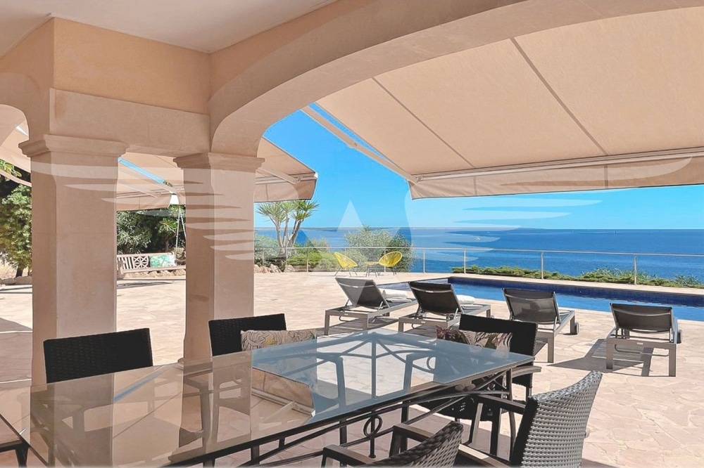 Terrace with seaviews