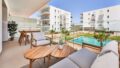 Terrasse mit Poolblick