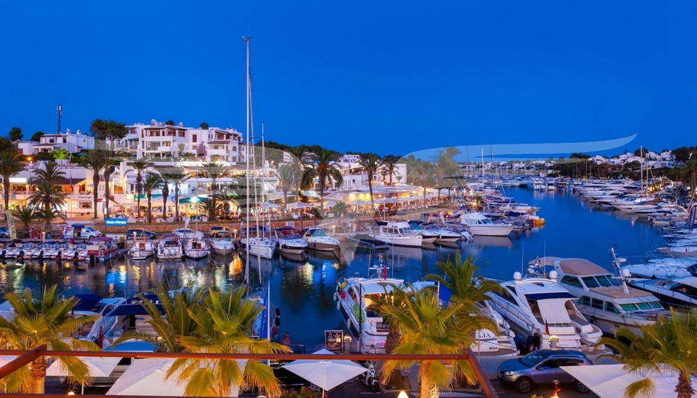 Cala d’Or Hafen bei Nacht