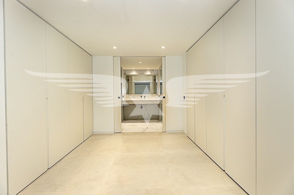 Walk-in wardrobe master suite