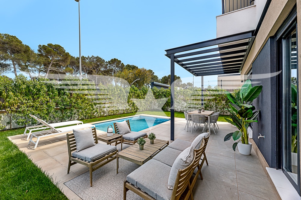 Garden with swimmingpool
