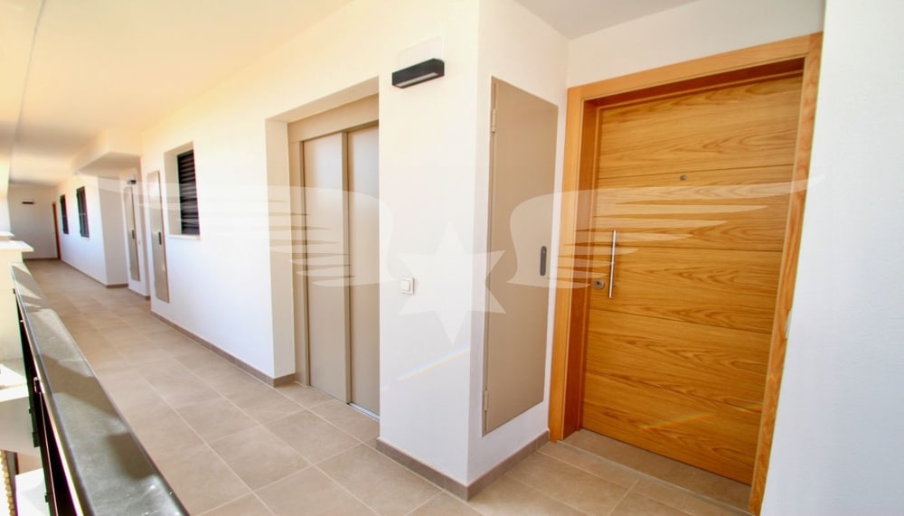 Lift and entrance door example