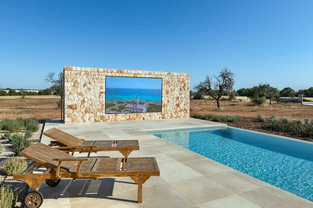 Terraza con cine al aire libre