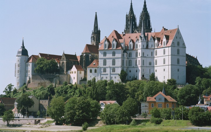 ERSTBEZUG: Modernes Wohnen in Top-Lage mit Blick ins Elbtal! - Foto 2