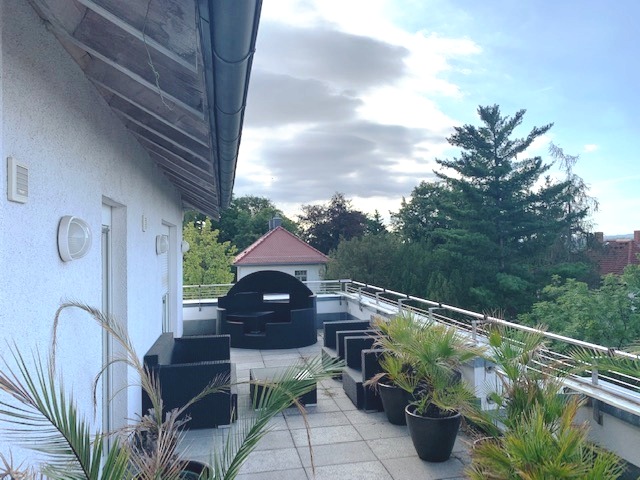 Wohnen über den Dächern Radebeuls – Maisonette mit traumhafter Dachterrasse! - Photo 1