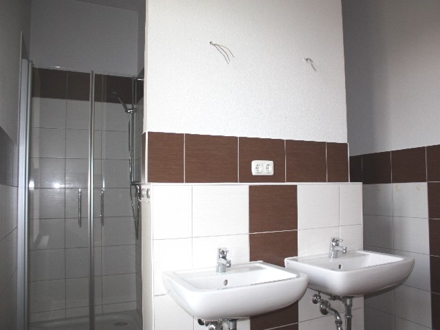 Wohnen Sie großzügig in beliebter Wohngegend von Radebeul-West - Photo 2