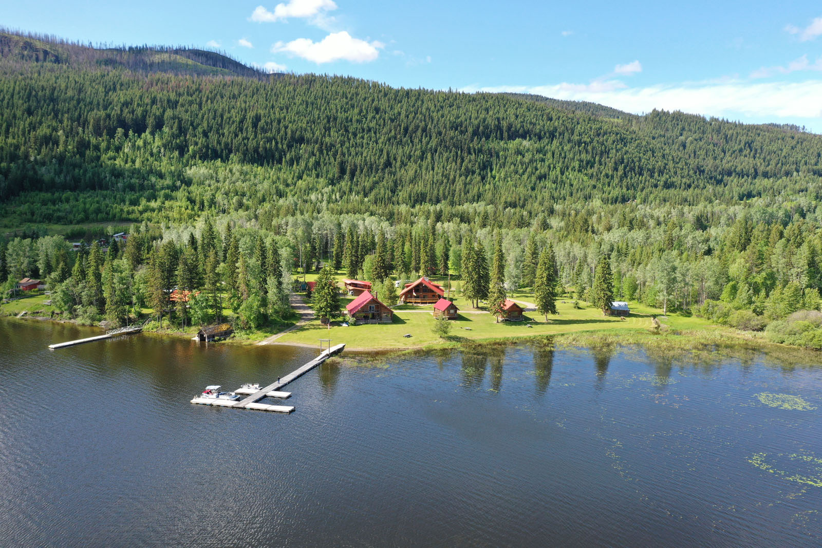 10 ha ResortAnwesen in traumhafter Bestlage am Canim Lake. HELD