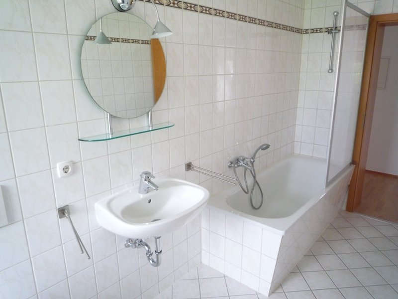 IDEAL - geräumige 3-Raum Wohnung im Dachgeschoss mit EBK - Foto 2