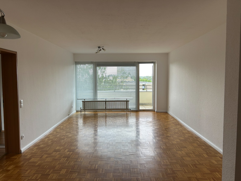 Renovierte 3 Zimmer-Wohnung mit 2 Balkonen und EBK in Mainz-Münchfeld, Nähe Universität/HBF - Photo 2