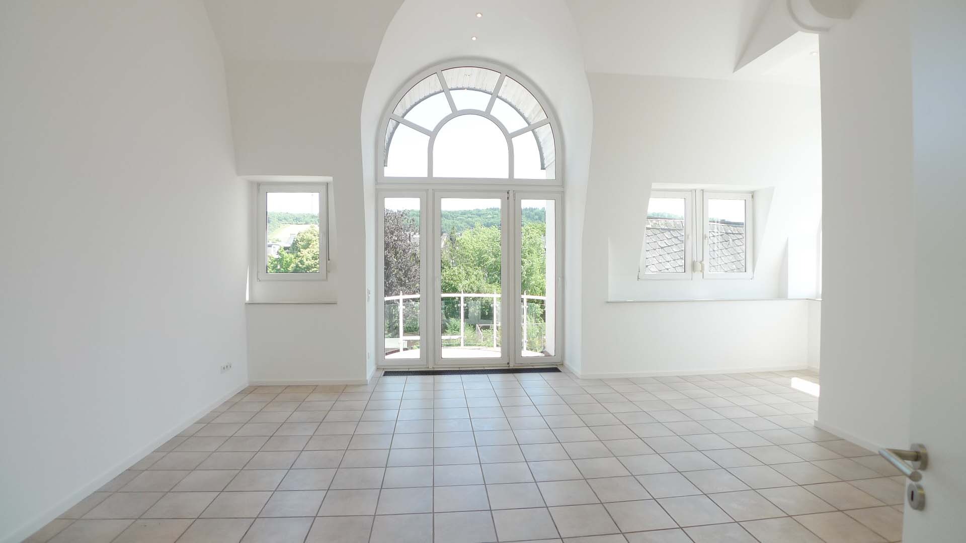 DG-Maisonette-Wohnung mit Galerie, Einbauküche und TG, Trier-Innenstadt - Photo 1