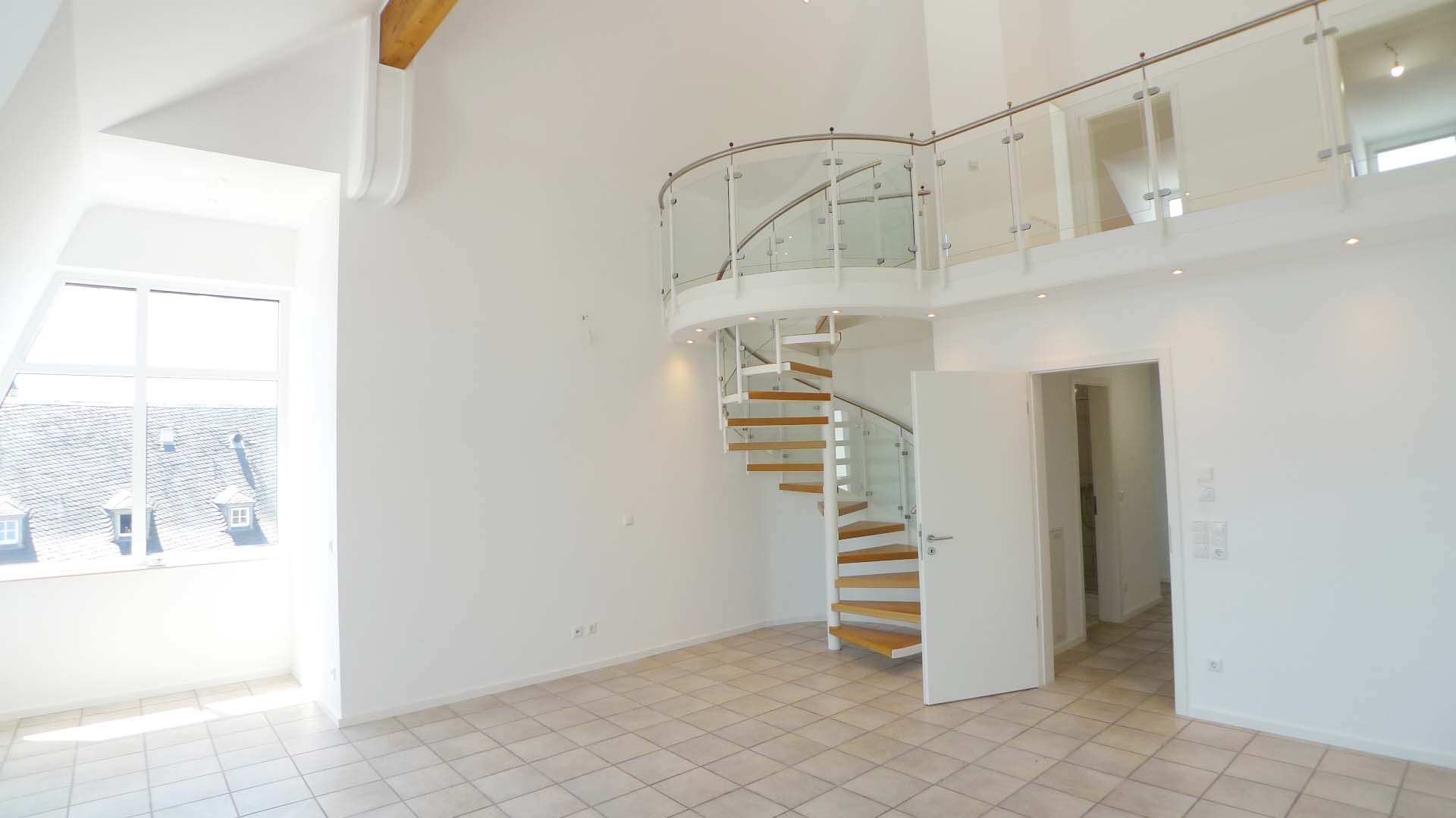 DG-Maisonette-Wohnung mit Galerie, Einbauküche und TG, Trier-Innenstadt - Photo 2