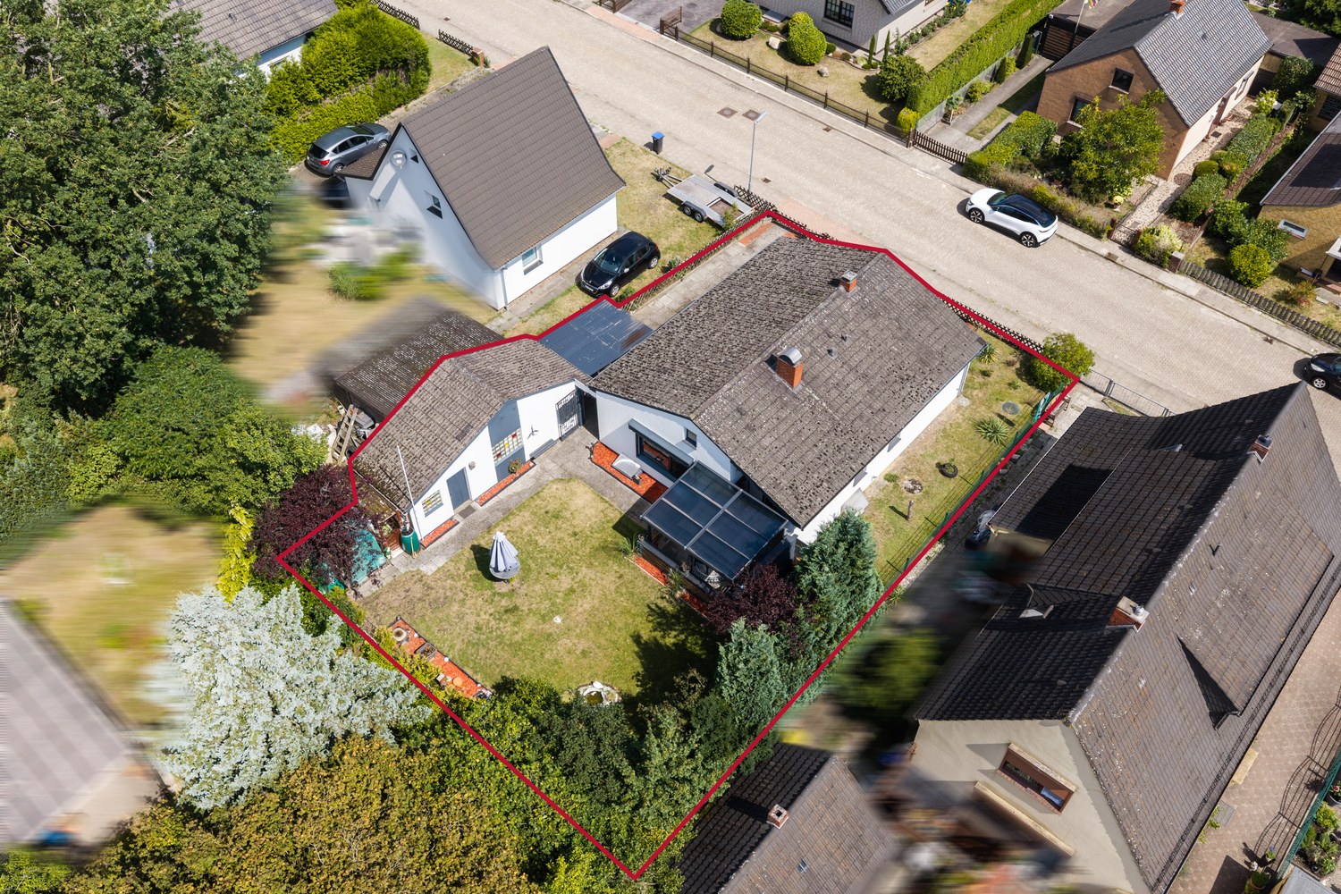 Ebenerdiger Bungalow mit Garten – die perfekte Alternative zur Eigentumswohnung — Drohnenaufnahme