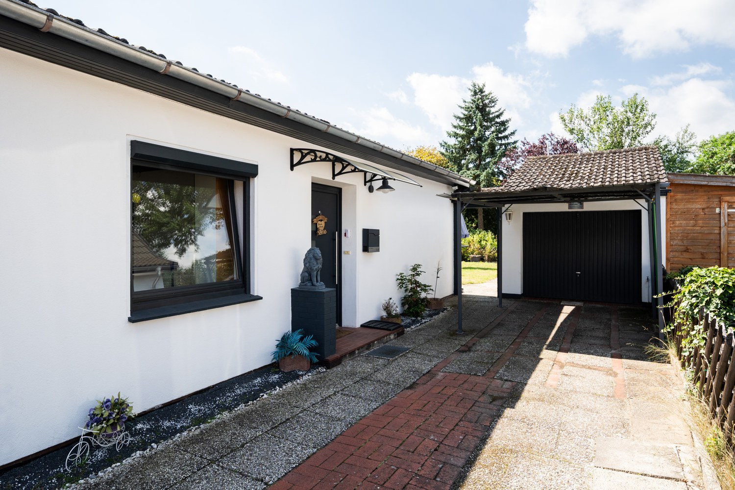 Ebenerdiger Bungalow mit Garten – die perfekte Alternative zur Eigentumswohnung — Außenaufnahme