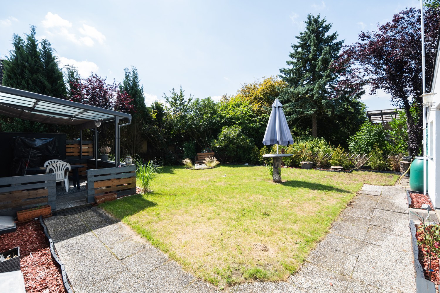 Ebenerdiger Bungalow mit Garten – die perfekte Alternative zur Eigentumswohnung — Außenaufnahme