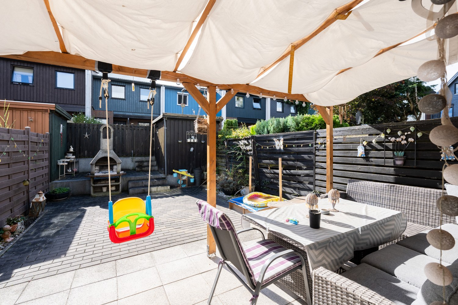 Gepflegtes Reihenhaus in gefragter Lage von Bremen Grohn mit Stellplatz — Gartenansicht