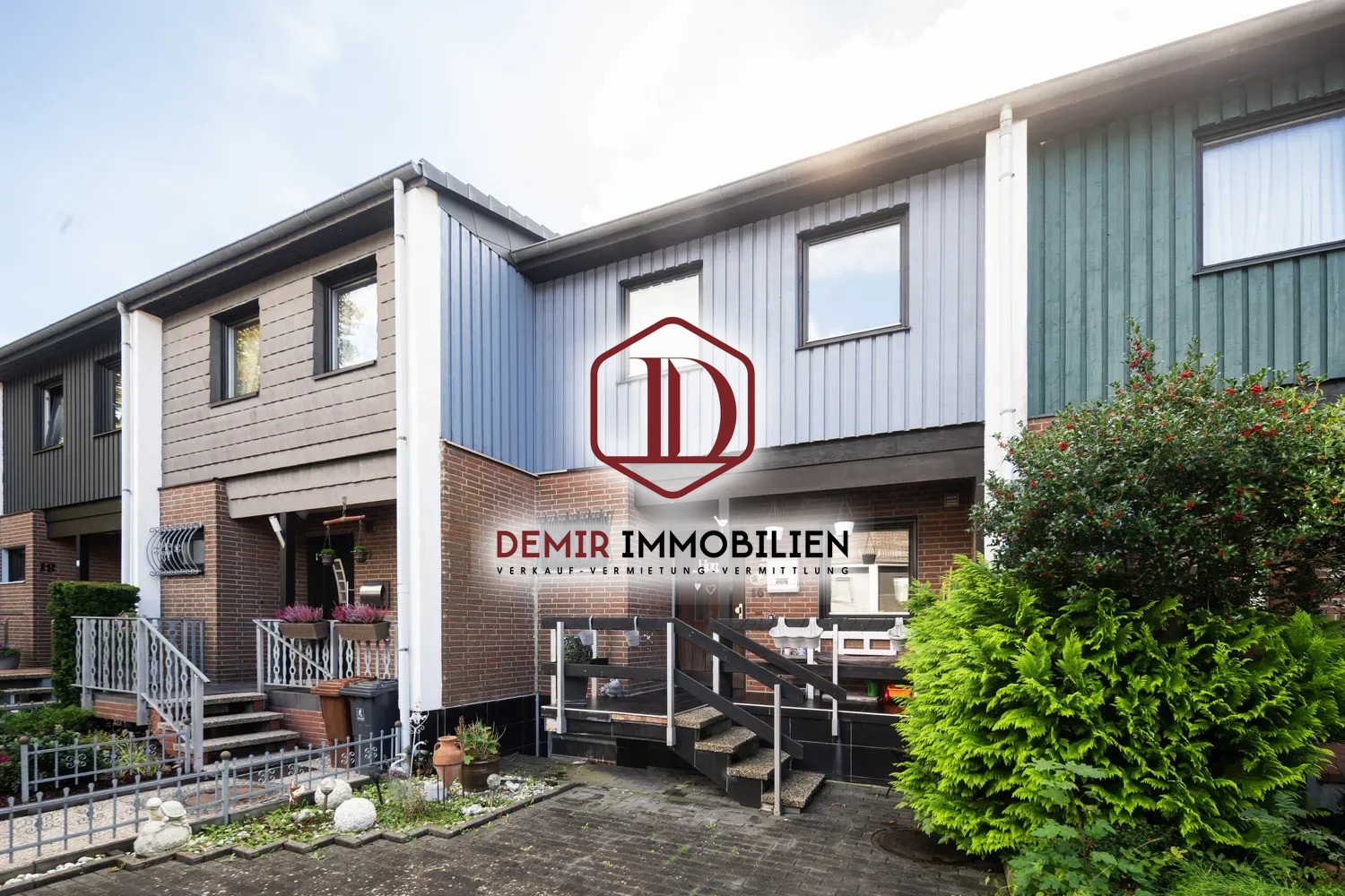 Gepflegtes Reihenhaus in gefragter Lage von Bremen Grohn mit Stellplatz — Titelbild