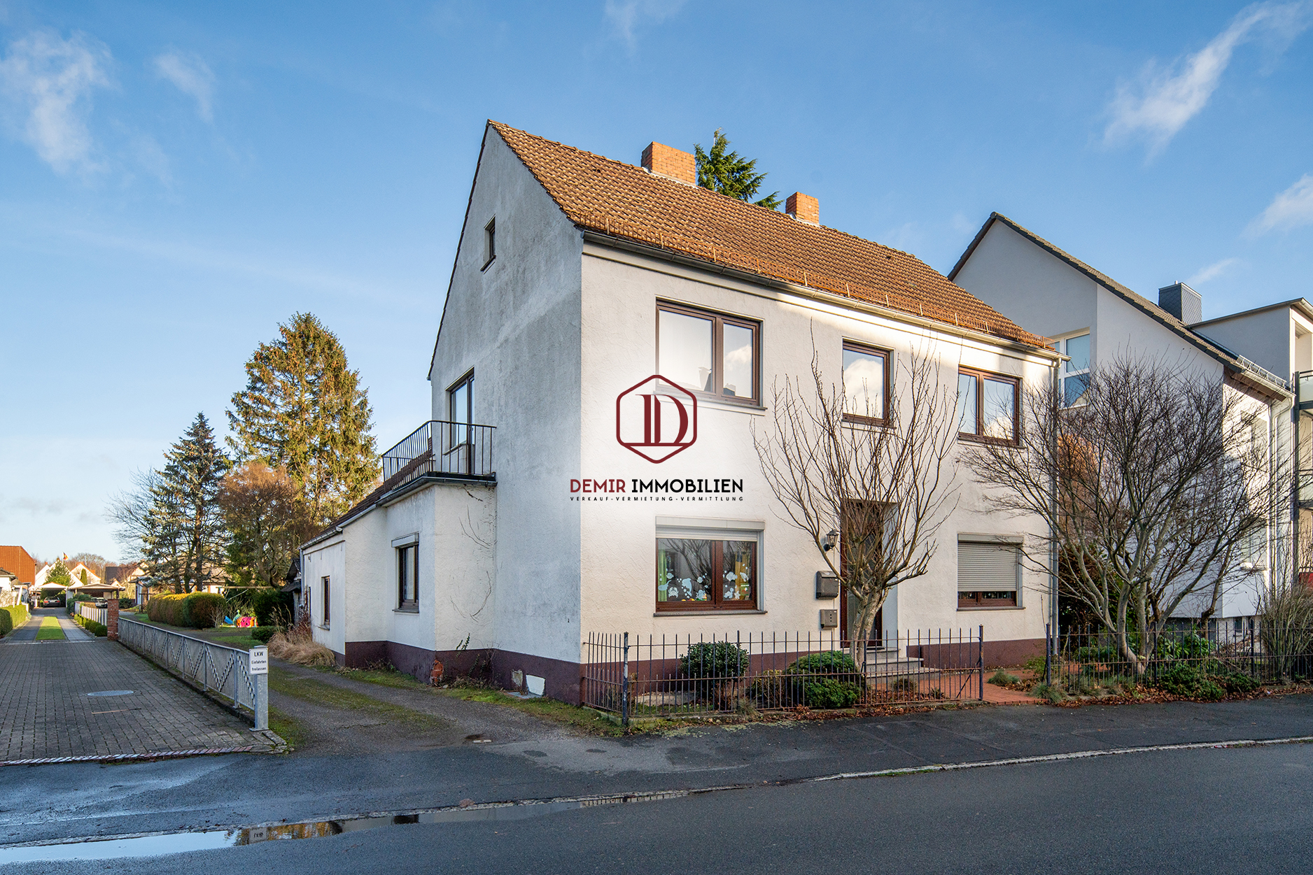 Zweifamilienhaus mit großem Grundstück — Bremen_Reepschlägerstraße82_03_Logo