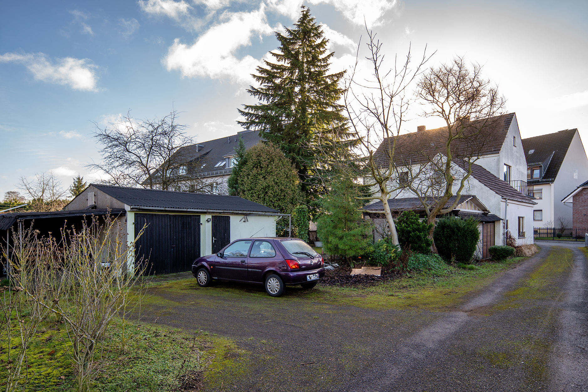 Zweifamilienhaus mit großem Grundstück — Ansicht Garten