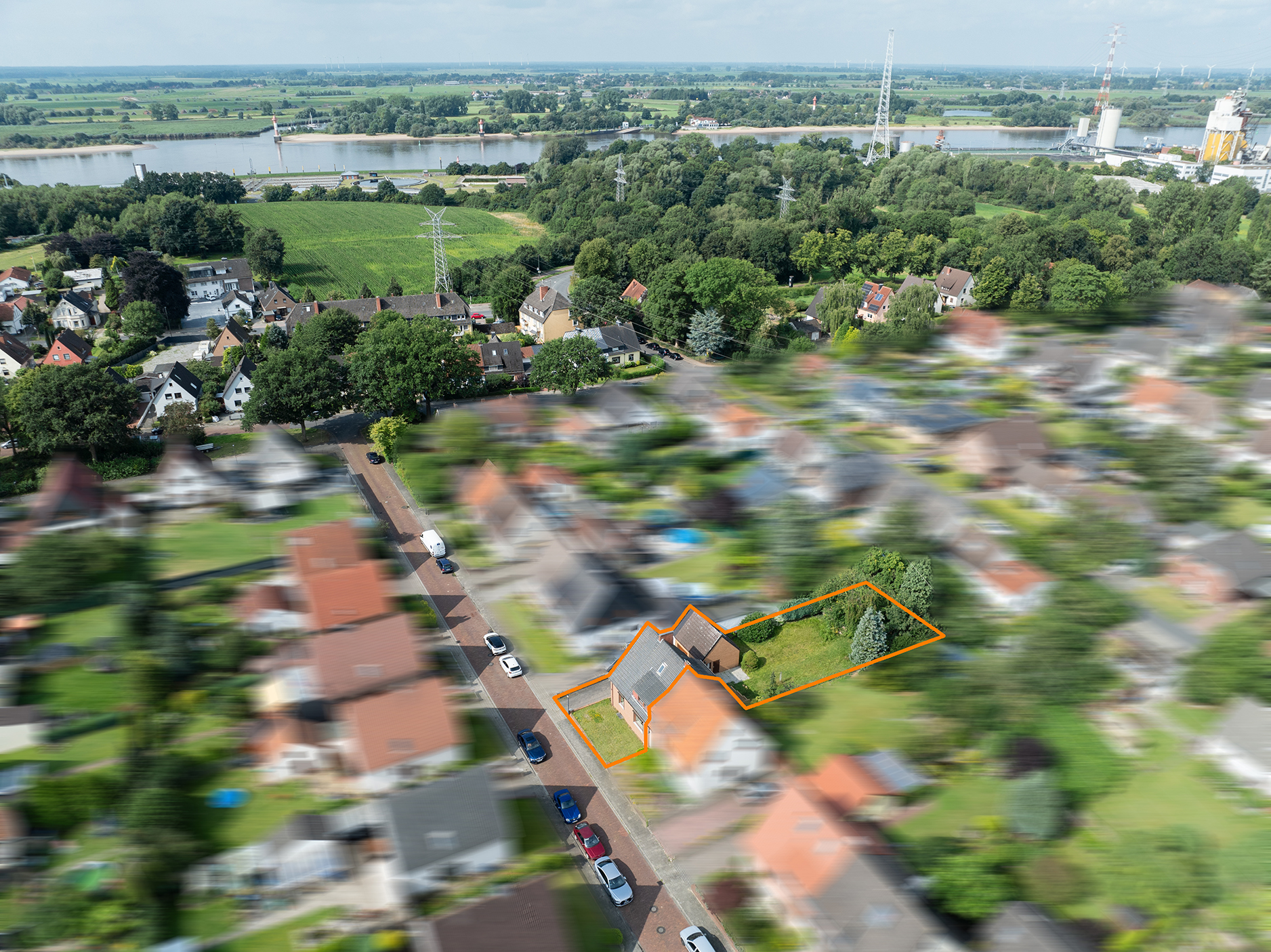 Attraktive Doppelhaushälfte in gefragter Lage in Bremen Farge — Drohnenaufnahme 1
