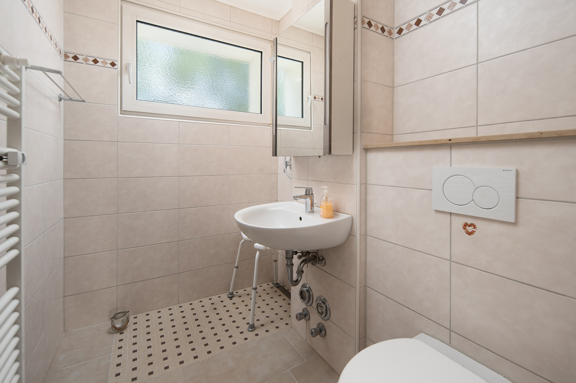 gepflegte 3-Zimmerwohnung mit Südbalkon — Badezimmer