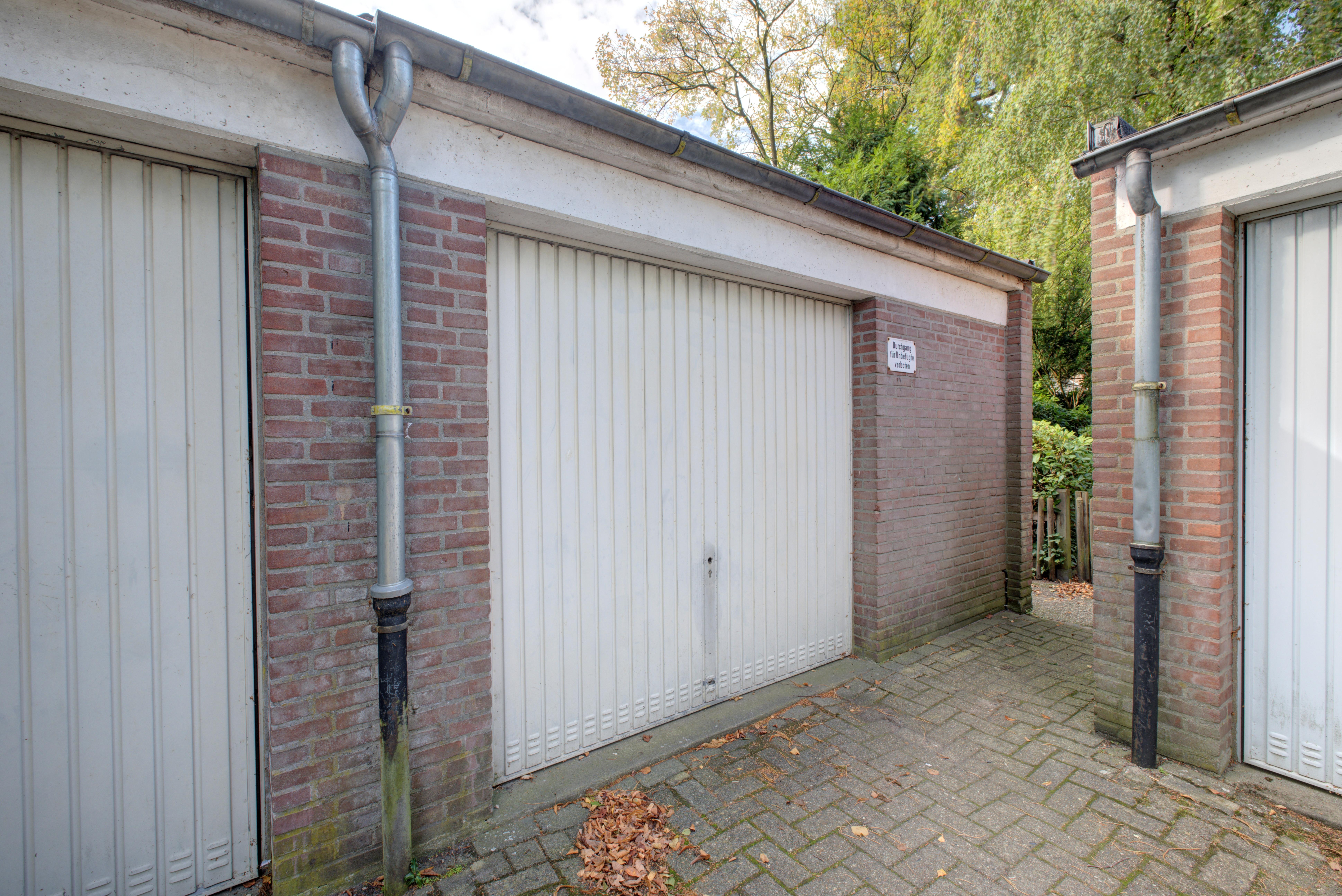 Wohnen in Bestlage: Großzügiges Endhaus mit ca. 165 m² Wohnfläche in Bremen St. Magnus — Garage
