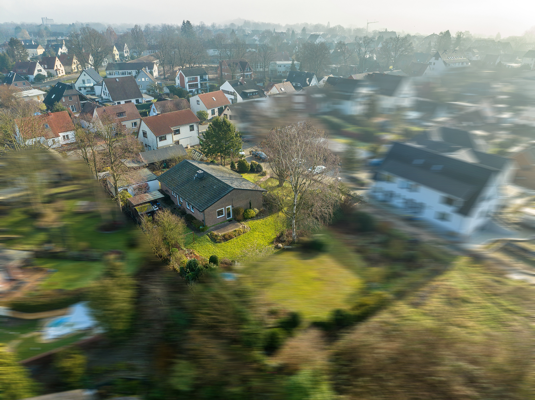 Bungalow in bevorzugter Wohnlage — Drohnenaufnahme 2