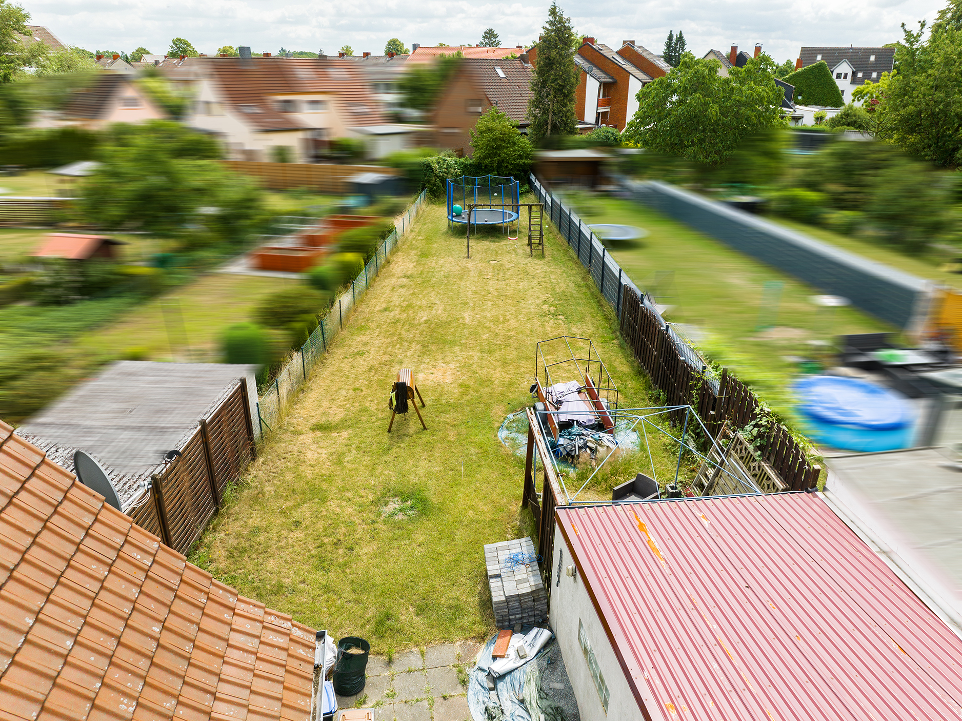 Doppelhaushälfte in guter Wohnlage — Garten Drohnenansicht