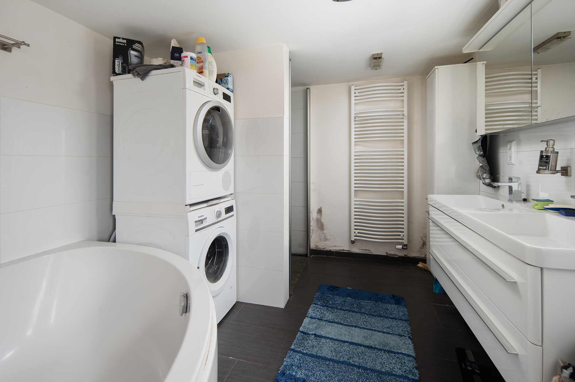 Doppelhaushälfte in guter Wohnlage — Badezimmer