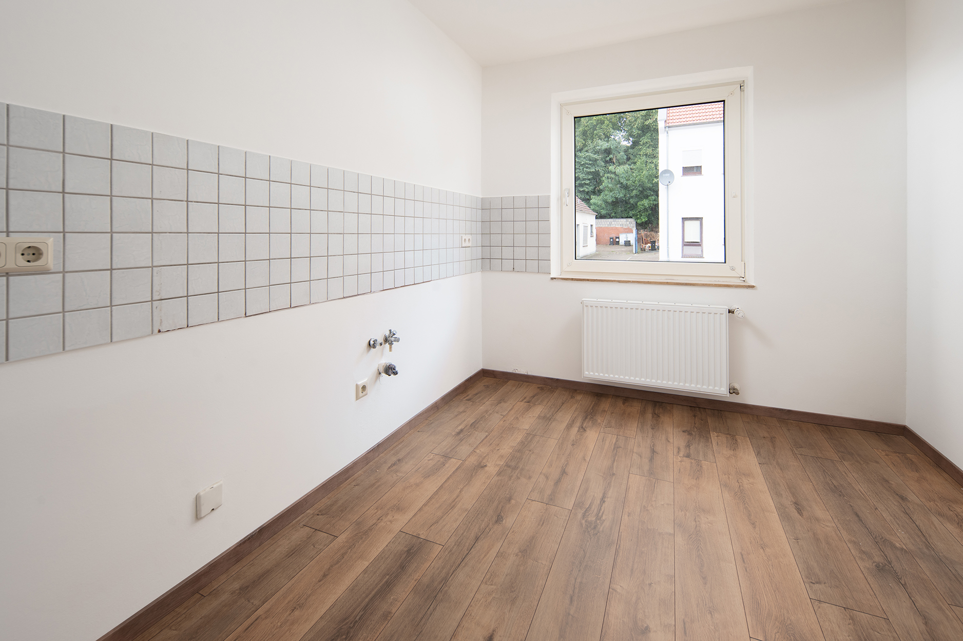 11-Parteienhaus mit 6 Garagen in Bremen Burgdamm — Küche WE EG